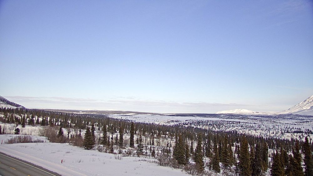 Glenn Highway at Gunsight Mountain MP 117 live webcam