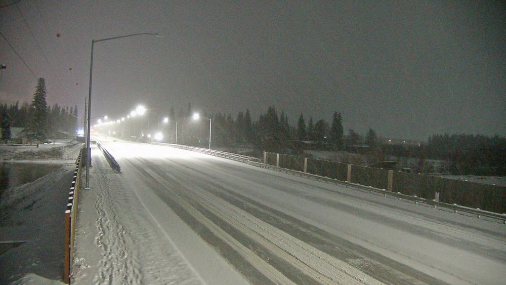 University Avenue Fairbanks @ Chena River Bridge live traffic camera