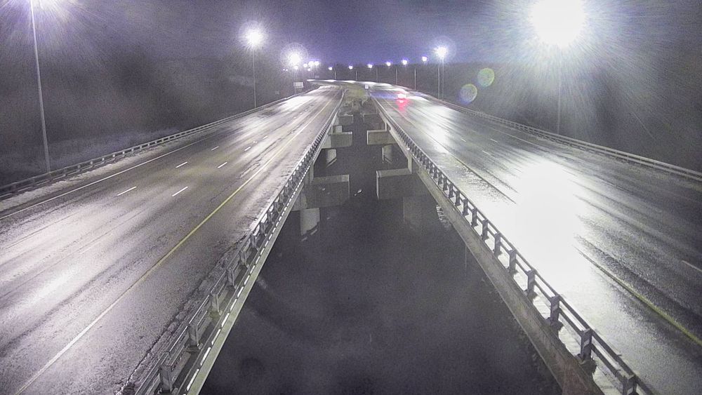 Glenn Highway @ Eagle River Bridge MP 12.8 live traffic camera, angle 1 of 8