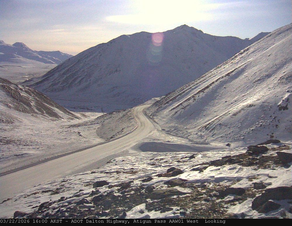 Dalton Hwy at Atigun Pass MP 244 live webcam