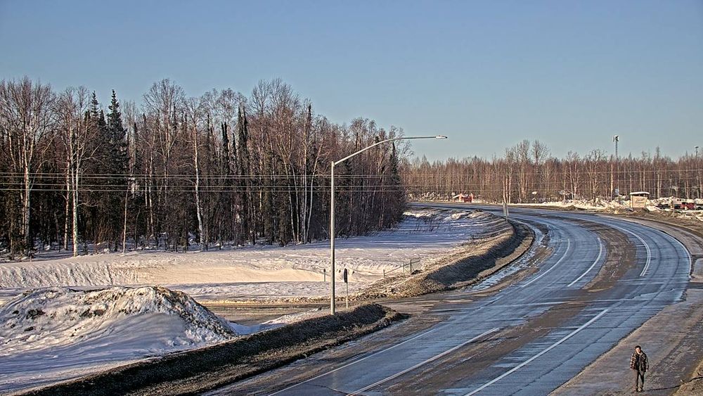 Parks Highway at Talkeetna Road MP 98.7 live webcam